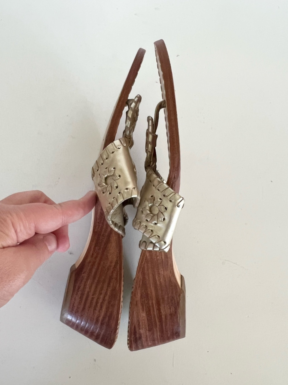 Jack Rogers Mid Wedge 2" Leather Thong Sandals in Metallic Platinum, 8M - Picture 6 of 13